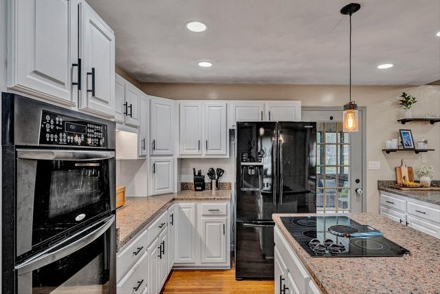 8102 Otterview DR, Roanoke, VA 24019