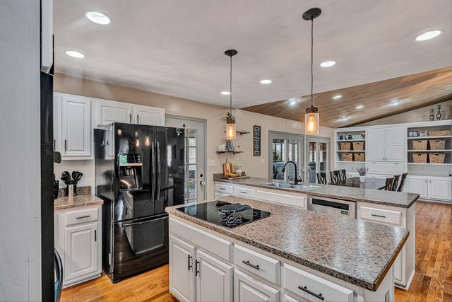8102 Otterview DR, Roanoke, VA 24019