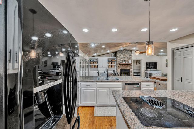 8102 Otterview DR, Roanoke, VA 24019