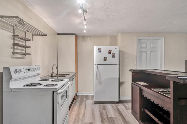 8102 Otterview DR, Roanoke, VA 24019