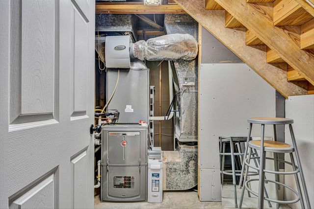 8102 Otterview DR, Roanoke, VA 24019
