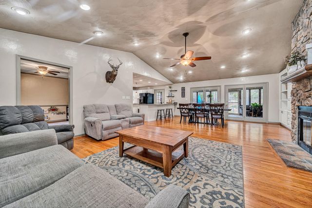 8102 Otterview DR, Roanoke, VA 24019