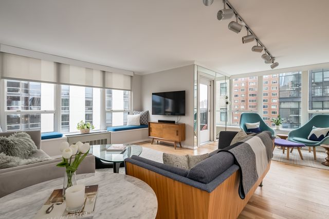 1313 N Ritchie Court 1005, Chicago, IL 60610