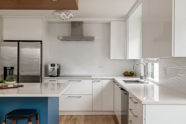 1313 N Ritchie Court 1005, Chicago, IL 60610