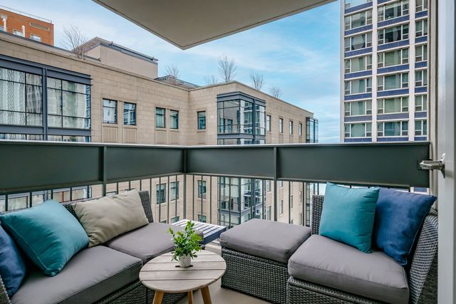 1313 N Ritchie Court 1005, Chicago, IL 60610