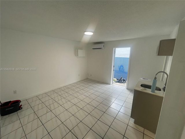 1717 NW 16th Street, Miami, FL 33125