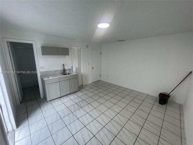 1717 NW 16th Street, Miami, FL 33125
