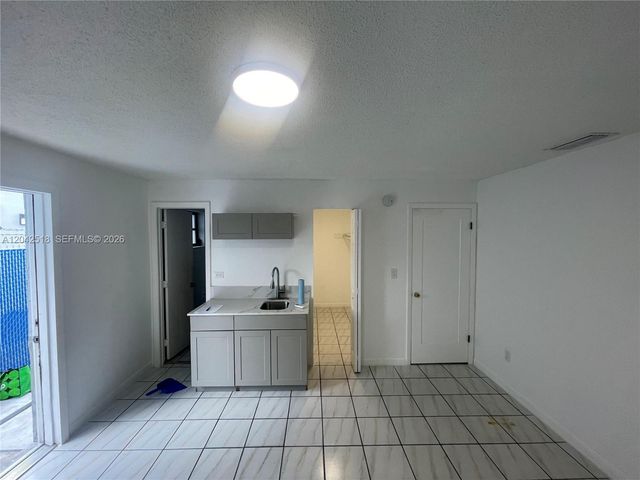 1717 NW 16th Street, Miami, FL 33125