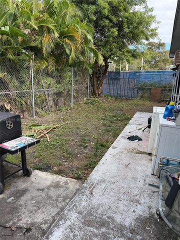 1717 NW 16th Street, Miami, FL 33125