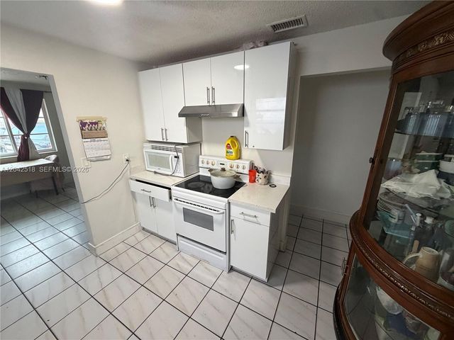 1717 NW 16th Street, Miami, FL 33125