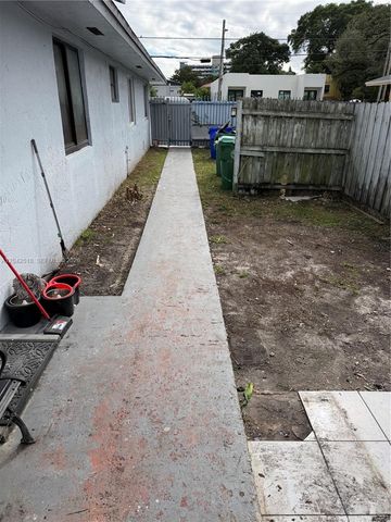 1717 NW 16th Street, Miami, FL 33125
