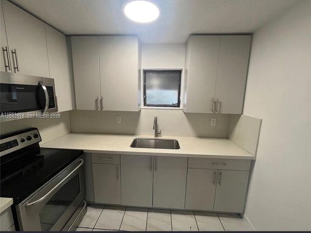 1717 NW 16th Street, Miami, FL 33125
