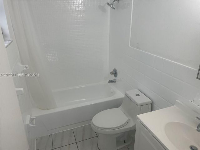 1717 NW 16th Street, Miami, FL 33125