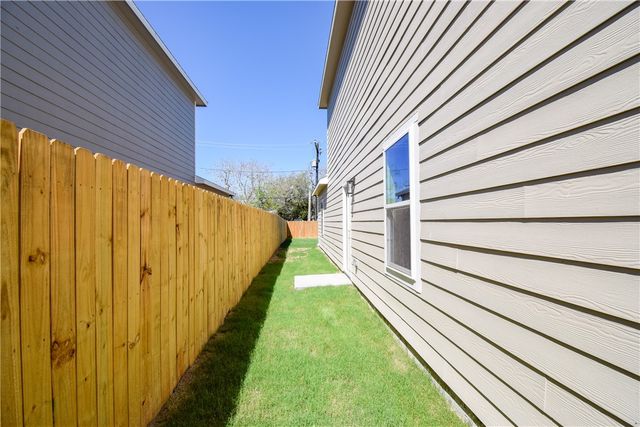 3025 Sabinas St, Corpus Christi, TX 78405