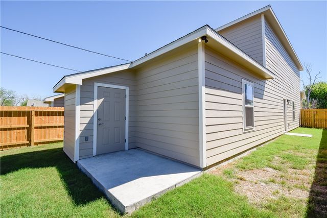 3025 Sabinas St, Corpus Christi, TX 78405