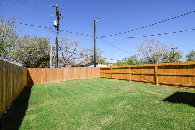 3025 Sabinas St, Corpus Christi, TX 78405