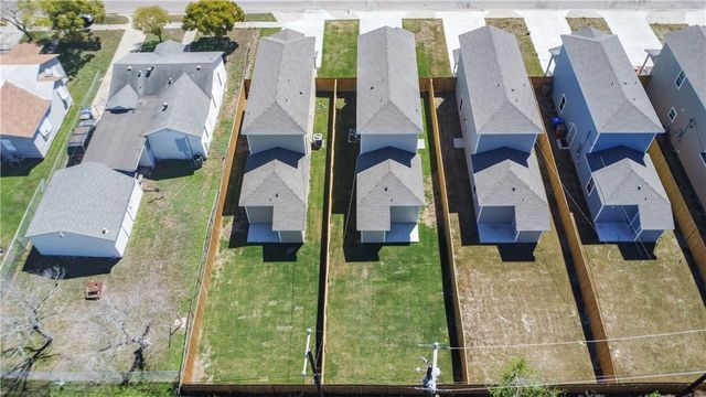 3025 Sabinas St, Corpus Christi, TX 78405