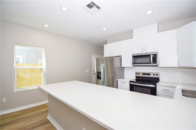 3025 Sabinas St, Corpus Christi, TX 78405