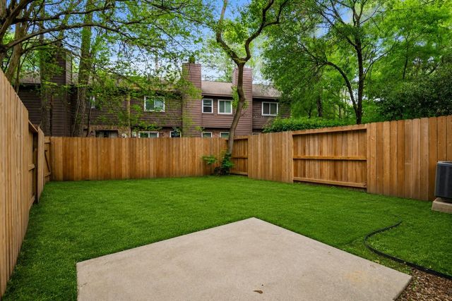 13 E Willowwood Court, The Woodlands, TX 77381