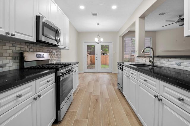 13 E Willowwood Court, The Woodlands, TX 77381