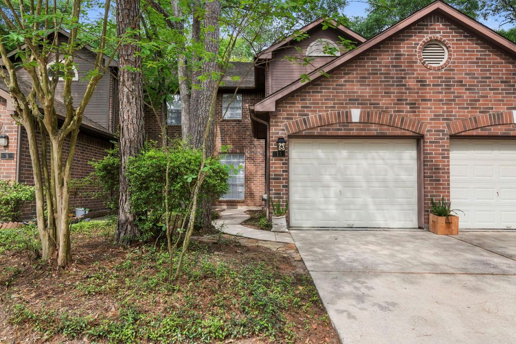 13 E Willowwood Court, The Woodlands, TX 77381