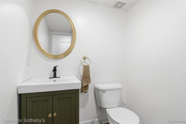 4905 Carrington Drive, Rochester, MI 48306