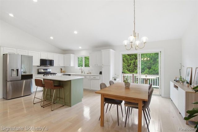 4905 Carrington Drive, Rochester, MI 48306