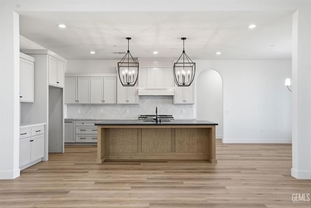 16612 Pinecrest Court, Bakersfield, CA 93314