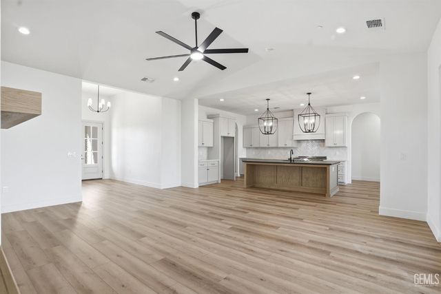 16612 Pinecrest Court, Bakersfield, CA 93314