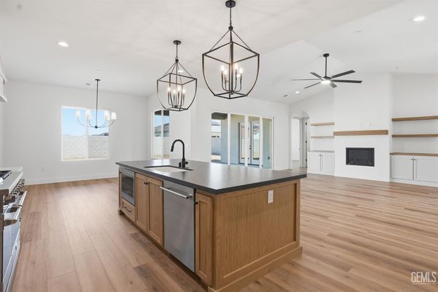 16612 Pinecrest Court, Bakersfield, CA 93314