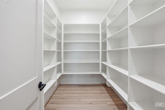 16612 Pinecrest Court, Bakersfield, CA 93314