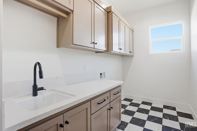 16612 Pinecrest Court, Bakersfield, CA 93314