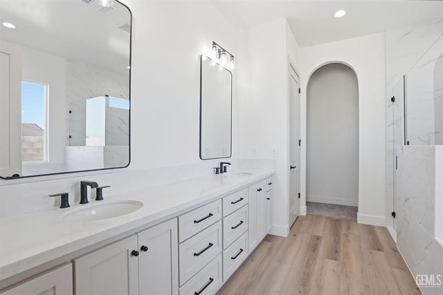 16612 Pinecrest Court, Bakersfield, CA 93314