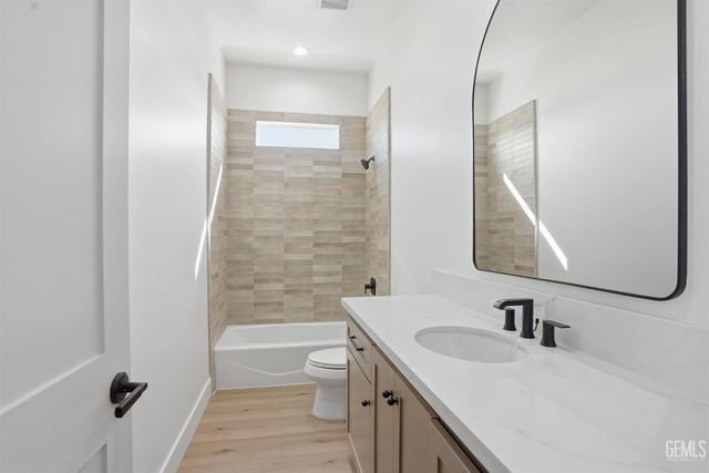 16612 Pinecrest Court, Bakersfield, CA 93314