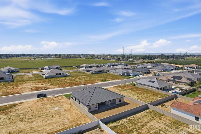 16612 Pinecrest Court, Bakersfield, CA 93314