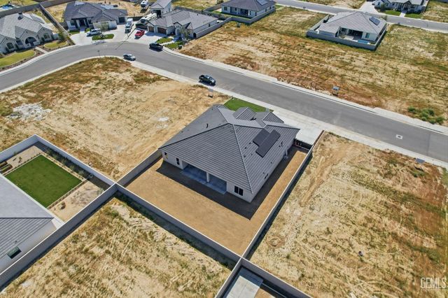 16612 Pinecrest Court, Bakersfield, CA 93314