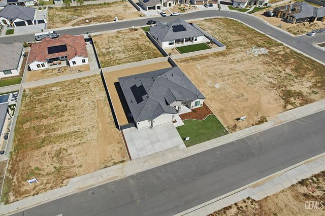 16612 Pinecrest Court, Bakersfield, CA 93314