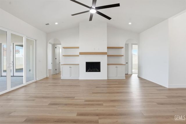 16612 Pinecrest Court, Bakersfield, CA 93314