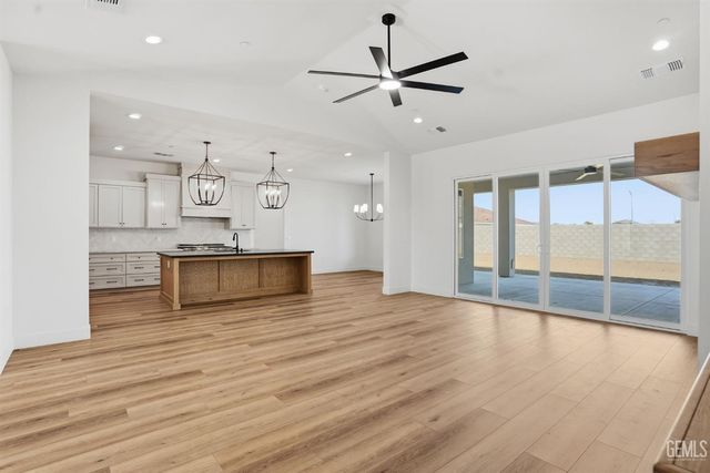 16612 Pinecrest Court, Bakersfield, CA 93314