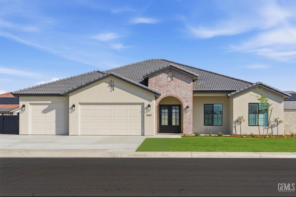 16612 Pinecrest Court, Bakersfield, CA 93314