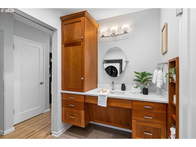 4155 Se OGDEN St, Portland, OR 97202