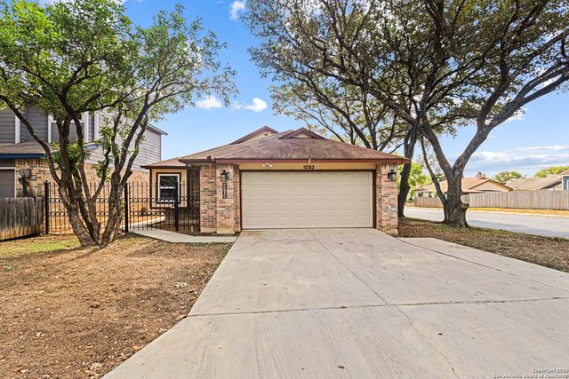 5702 Spring Sunshine, San Antonio, TX 78247