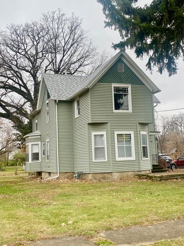 365 4th Avenue S, St. Anne, IL 60964