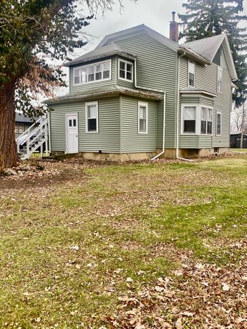 365 4th Avenue S, St. Anne, IL 60964