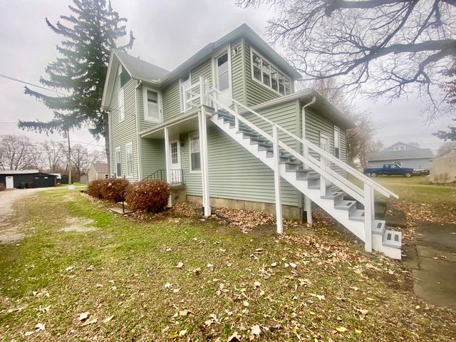 365 4th Avenue S, St. Anne, IL 60964