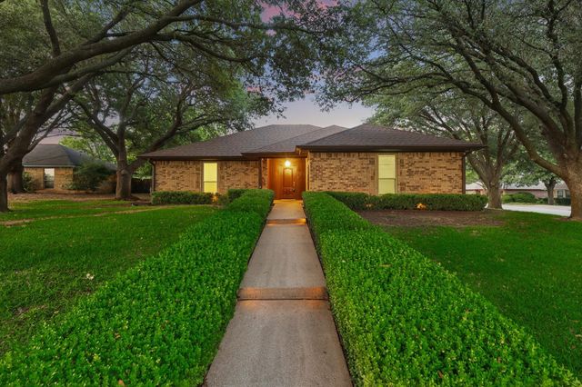 213 Daniels Court, Crowley, TX 76036