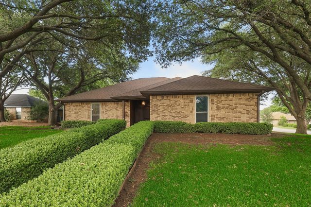 213 Daniels Court, Crowley, TX 76036