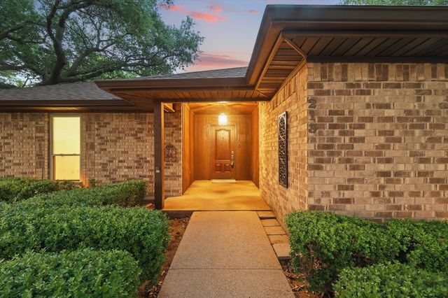213 Daniels Court, Crowley, TX 76036
