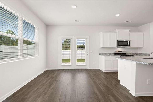 302 Friendship Oak Way, Hampton, GA 30228