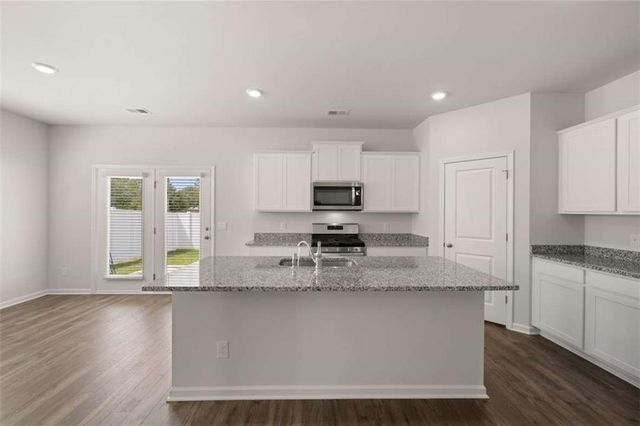 302 Friendship Oak Way, Hampton, GA 30228